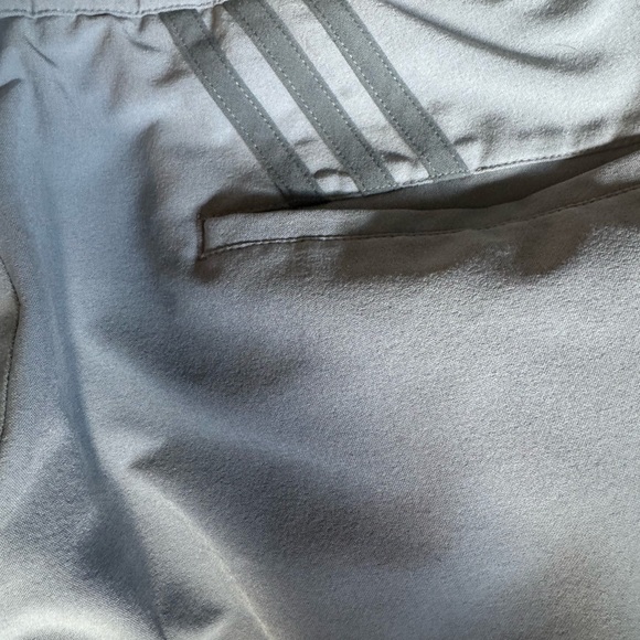 Adidas Ultimate 365 Three Stripes Golf Shorts 10 inch - Picture 4 of 4